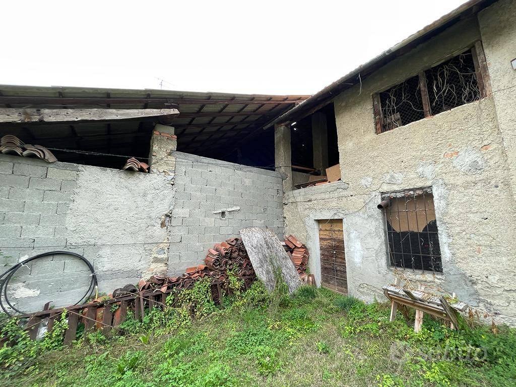 Rustico / Casale di 170 m² con più di 5 locali a G - Vista 4