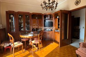 RIF. 570 - AMPIO TRILOCALE CENTRO PAESE CON BOX, C