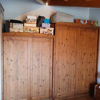 2 armadi pino massello anticato ad ante scorrevoli