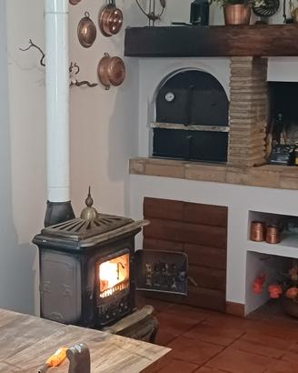 stufa a legna in ghisa