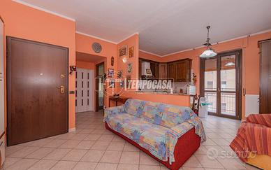 TRILOCALE AL QUARTO PIANO CON BOX E CANTINA