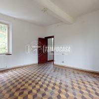 TRILOCALE IN CENTRO A BAZZANO