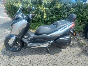  XMAX 300 