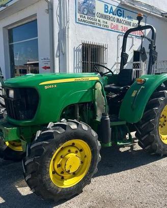 John Deere 5055 E 4 ruote motrici- anno 2011