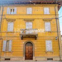 APPARTAMENTO CON LOCALE COMMERCIALE