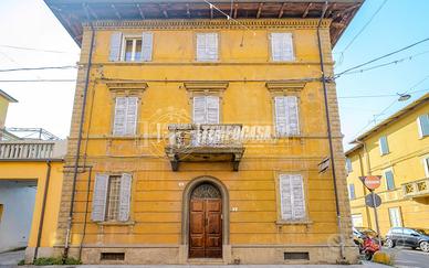 APPARTAMENTO CON LOCALE COMMERCIALE