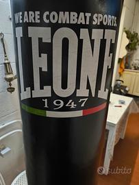Sacco e i guantoni da boxe Leone