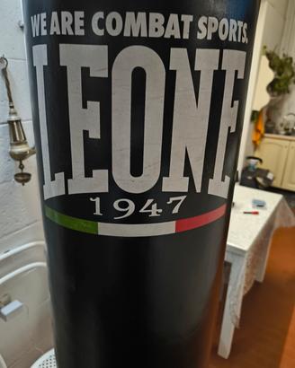 Sacco e i guantoni da boxe Leone