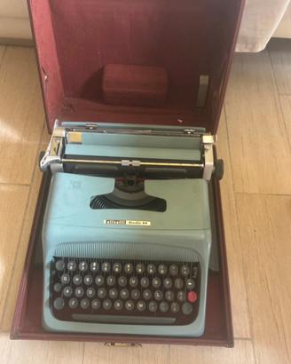 Macchina da scrivere Olivetti