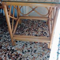 Tavolino in vimini con vetro