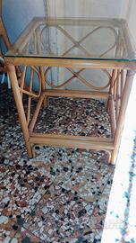 Tavolino in vimini con vetro