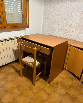 Scrivania con sedia
