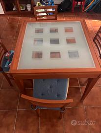 Tavolo allungabile con 4 sedie + Vetrina