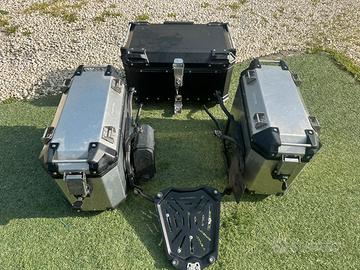 Tris valigie givi montato su bmw gs