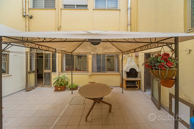 Semindipendente con cortile