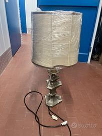 Lampada da tavolo in stile Art Déco contemporaneo