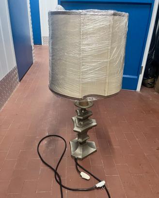 Lampada da tavolo in stile Art Déco contemporaneo