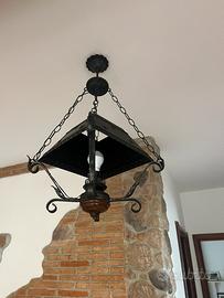 Lampadario in ferro battuto stile medievale