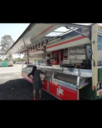 Autonegozzio FOOD TRUCK panini