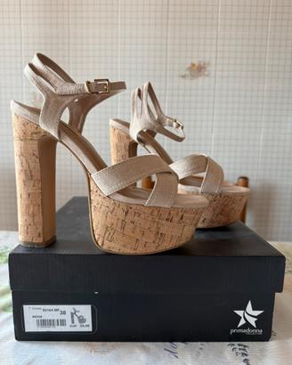 Sandali platform beige con tacco alto sughero