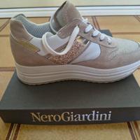 SNEAKERS DONNA IN CAMOSCIO E PELLE NERO GIARDINI