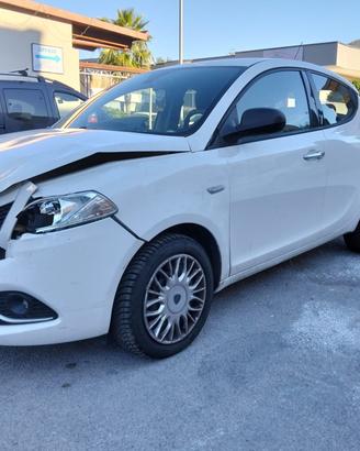 Lancia Ypsilon 1.2 Benzina 2017 SINISTRATA