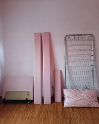 Letto una piazza imbottito rosa