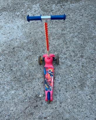 Monopattino Disney Cars 3 ruote - Saetta McQueen