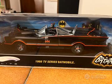 Batmobile film 1966 scala 1:18 Hot Wheels