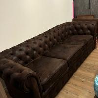 Divano chesterfield