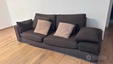 Divano grigio di design 150 euro