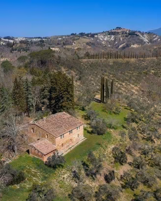 Rustico / Casale di 400 m² con 5 locali e box auto