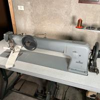 Macchina da cucire industriale DURKOPP-ADLER
