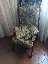 Poltrona da salotto pieghevole con schienale alto