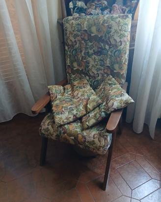 Poltrona da salotto pieghevole con schienale alto