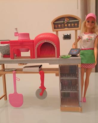 Barbie la Pizzeria con Bambola, Ta