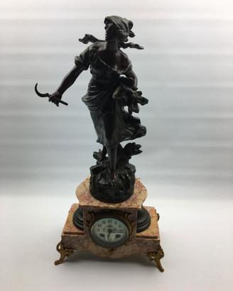 statua con orologio