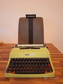 Macchina da scrivere Olivetti lettera 32