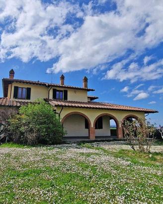 Villa di 550 m² con 4 locali e box auto a Foiano d