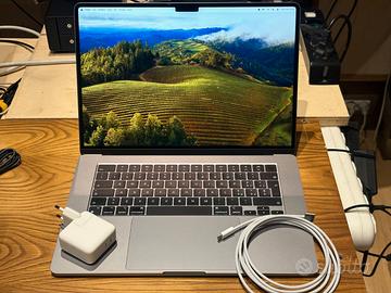 MacBook Air 15” M2 da lavoro (leggere descrizione)