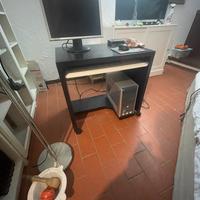 Scrivania per computer