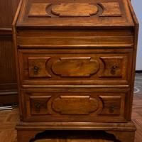 Cassettone con ribalta / scrittoio in legno