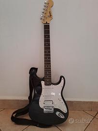 squier stratocaster nera