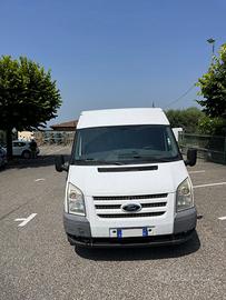 Ford Transit autocarro