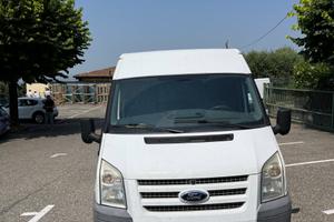 Ford Transit autocarro