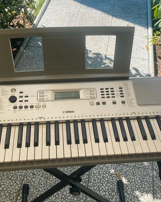 Pianola Yamaha YPT-370 + piedistallo