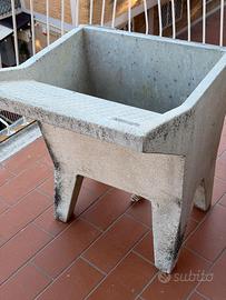 Lavabo in cemento da esterno