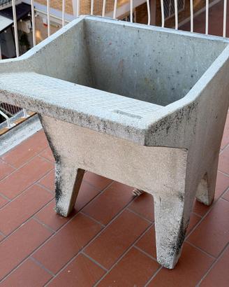 Lavabo in cemento da esterno