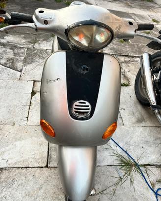 Vespa et4 125