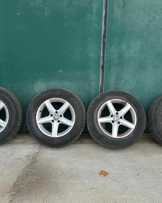 Cerchi con gomme termiche Tiguan R16